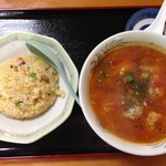 今、愛宕がアツイ！ウワサの「トマトラーメン」を創業４０年「萬来軒」で食べてみよう【高知市・愛宕町】