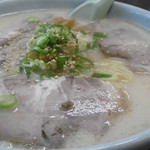 近所の食堂のような気楽な雰囲気のとんこつラーメン龍（ロン）【高知市鴨部】