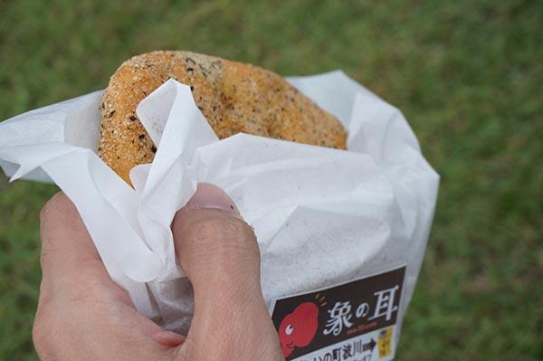 「仁淀川 神楽と鮎と酒に酔う」 揚げ焼きパン 象の耳