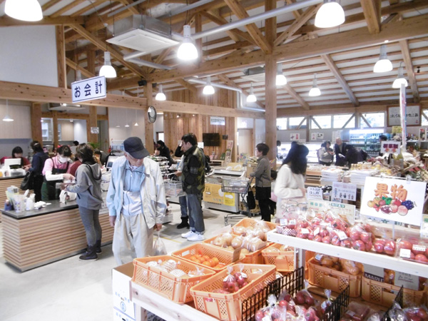 村の駅ひだか内観1