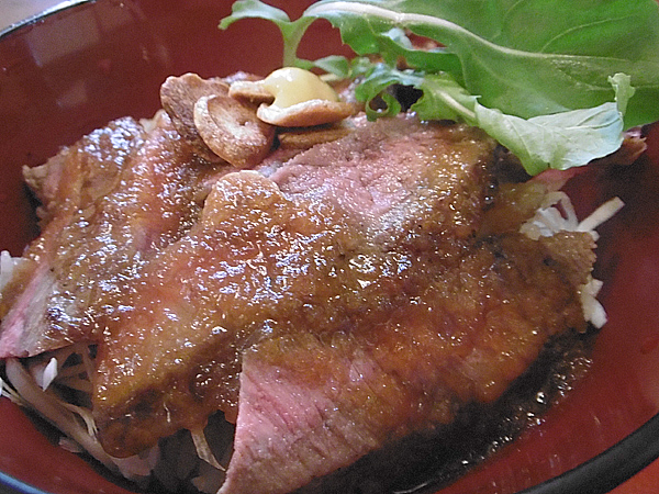 鳴子家　ステーキ丼2