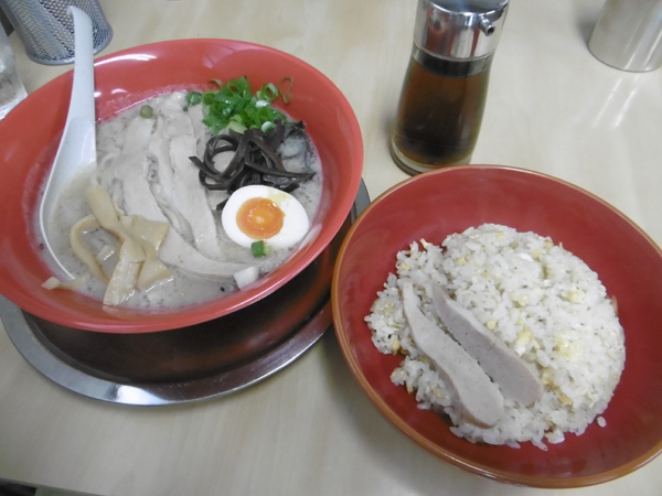 駅拉麺　ニンニクしょうゆラーメン半炒飯セット