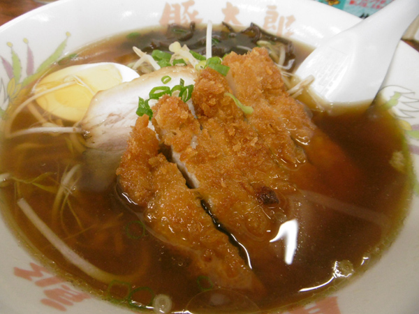 豚太郎佐川店　しょうゆラーメン+かつ