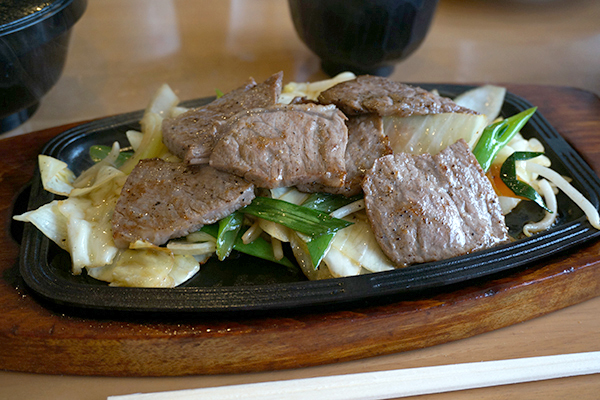 さめうら荘 熱々の焼肉定食