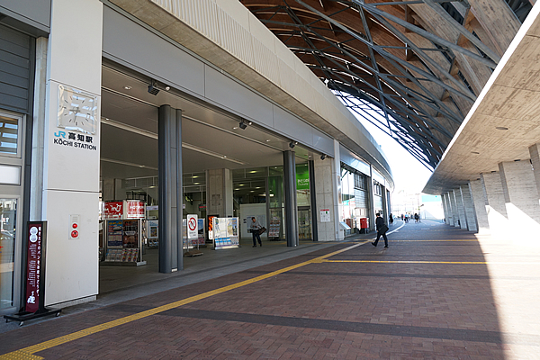 東京巡り JR高知駅