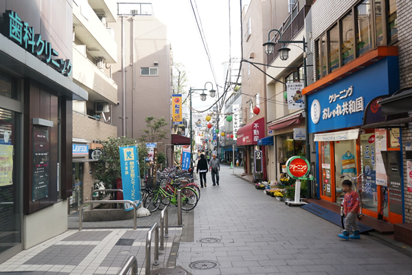 高知ゆかりの地 立会川駅前商店街