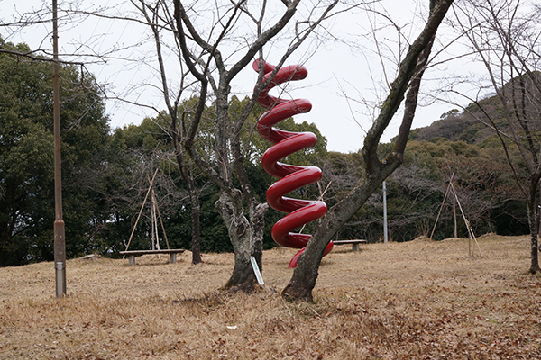 筆山 バネのオブジェ