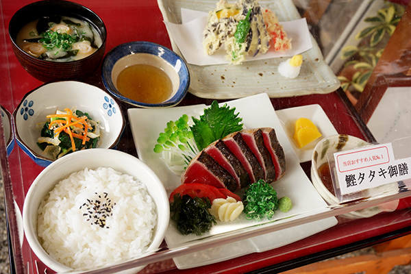 カフェレスト風良里 鰹のタタキ御膳