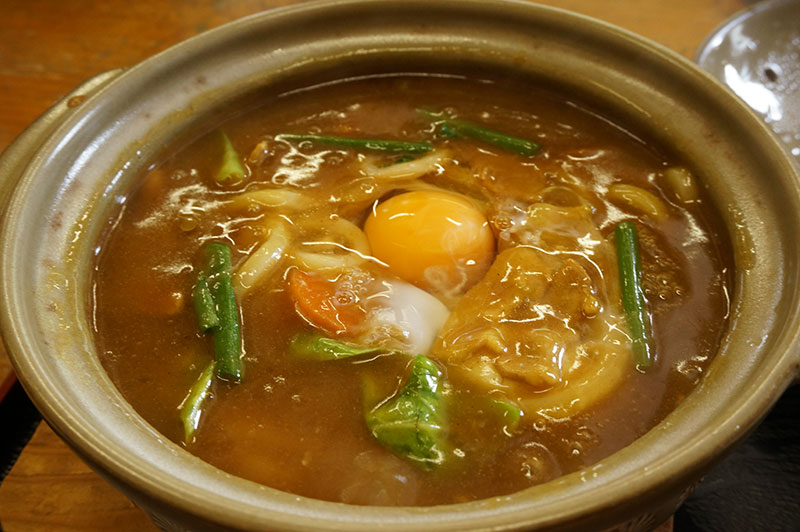 かわうそ自然公園側の葉山の茶屋のカレーうどん