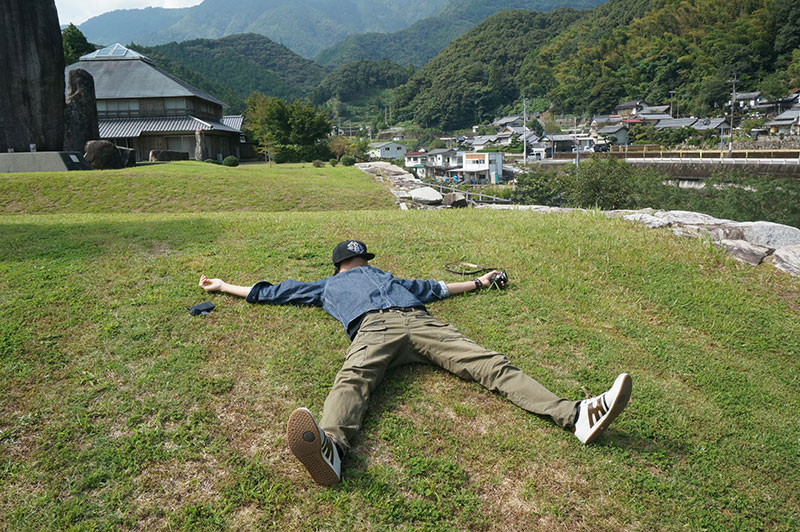 かわうそ自然公園でごろり