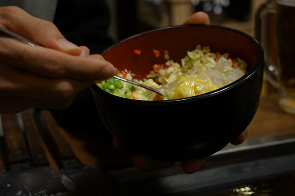 お好み焼き居酒屋 こむぎ お好み焼きの生地を混ぜる