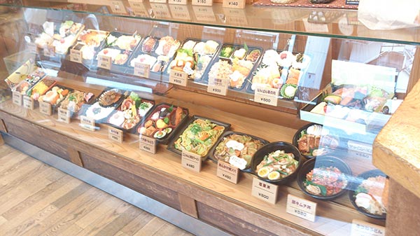 おべんとう太郎 九反田店 並べられた食品サンプルその三