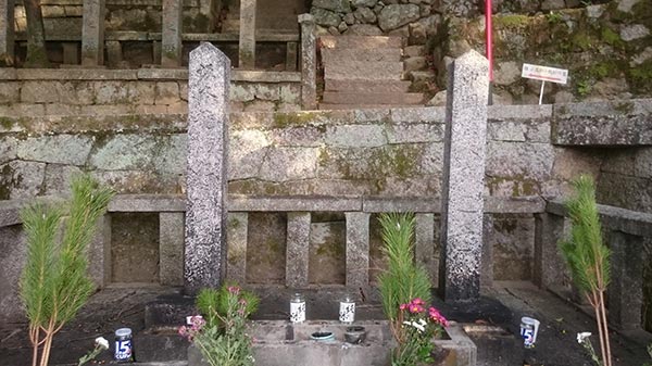 京都霊山護国神社 坂本龍馬・中岡慎太郎の墓石