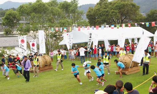 仁淀川まつりの福俵レース