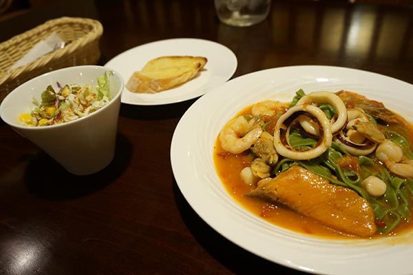 コーヒー＆パスタ ホルンのフェットチーネのアクアパッツァ風スープパスタ