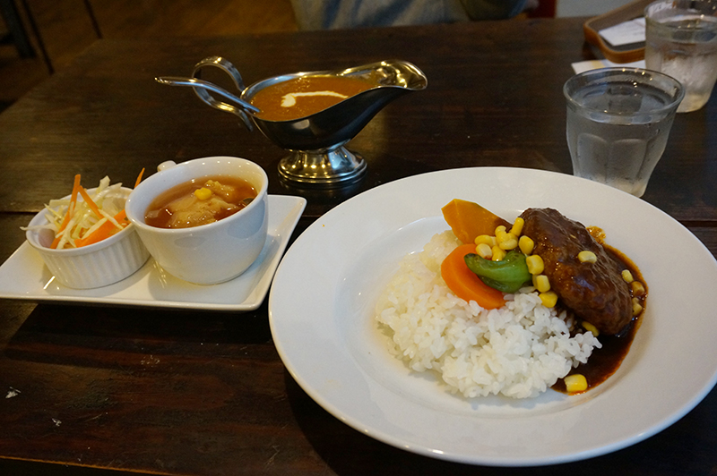 フェニックスバーガーのハンバーグカレー