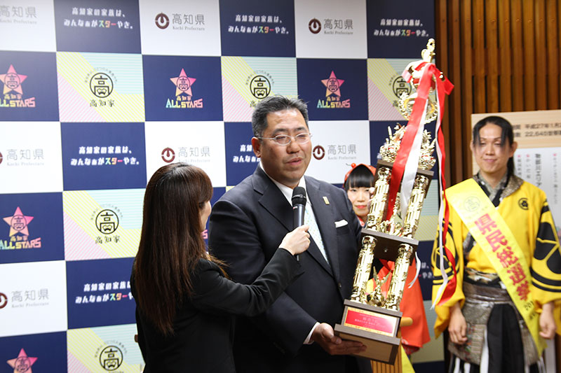 高知家の食卓県民総選挙2015 総合1位は鰹の藁焼きたたき 明神丸 ひろめ店