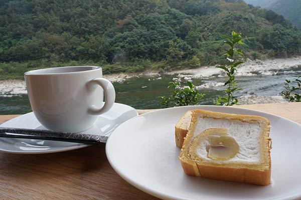 四万十とおわのしまんとロール