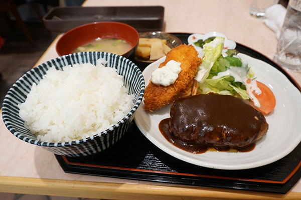 洋ふう食堂 トラとフライパンの日替わりハンバーグ定食