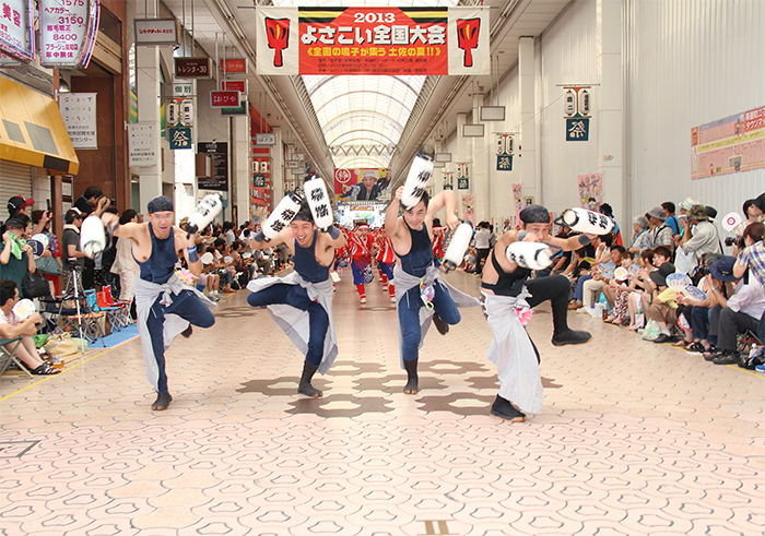 帯屋町筋でのよさこい祭り