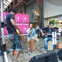 高知の市街地を音楽で占拠！！楽しい音楽ジャックフェス「ラ・ラ・ラ音楽祭 '15」【高知市各所】