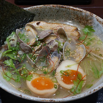 さっぱりとしたスープに香る塩麹の深い旨み！塩麺独歩相棒のあっさり系塩麹ラーメン【高知市二葉町】