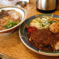 絶妙のペアリング！！ラーメンとカレーが口の中で素敵に出会う「十一屋」鴨部店【高知市鴨部】