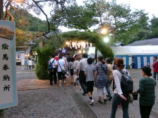 輪抜け祭りの様子(潮江天満宮)